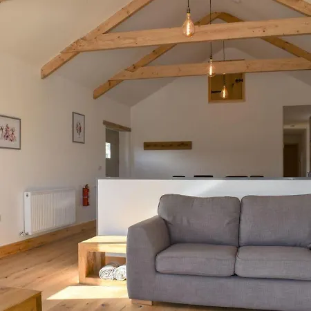 Treskilling Barn, * Bodmin