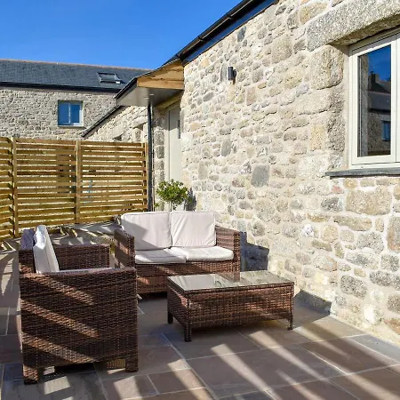 Treskilling Barn, * Bodmin